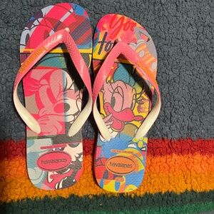🌭Minnie and daisy flip flops worn once